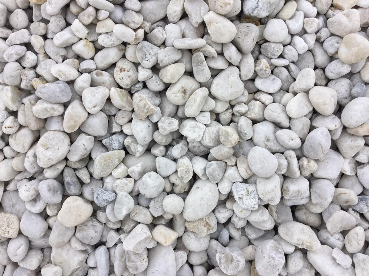 White Quartz 20–40mm stones
