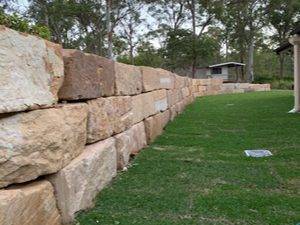 B Grade 2-4 sawn sided sandstone retaining wall blocks