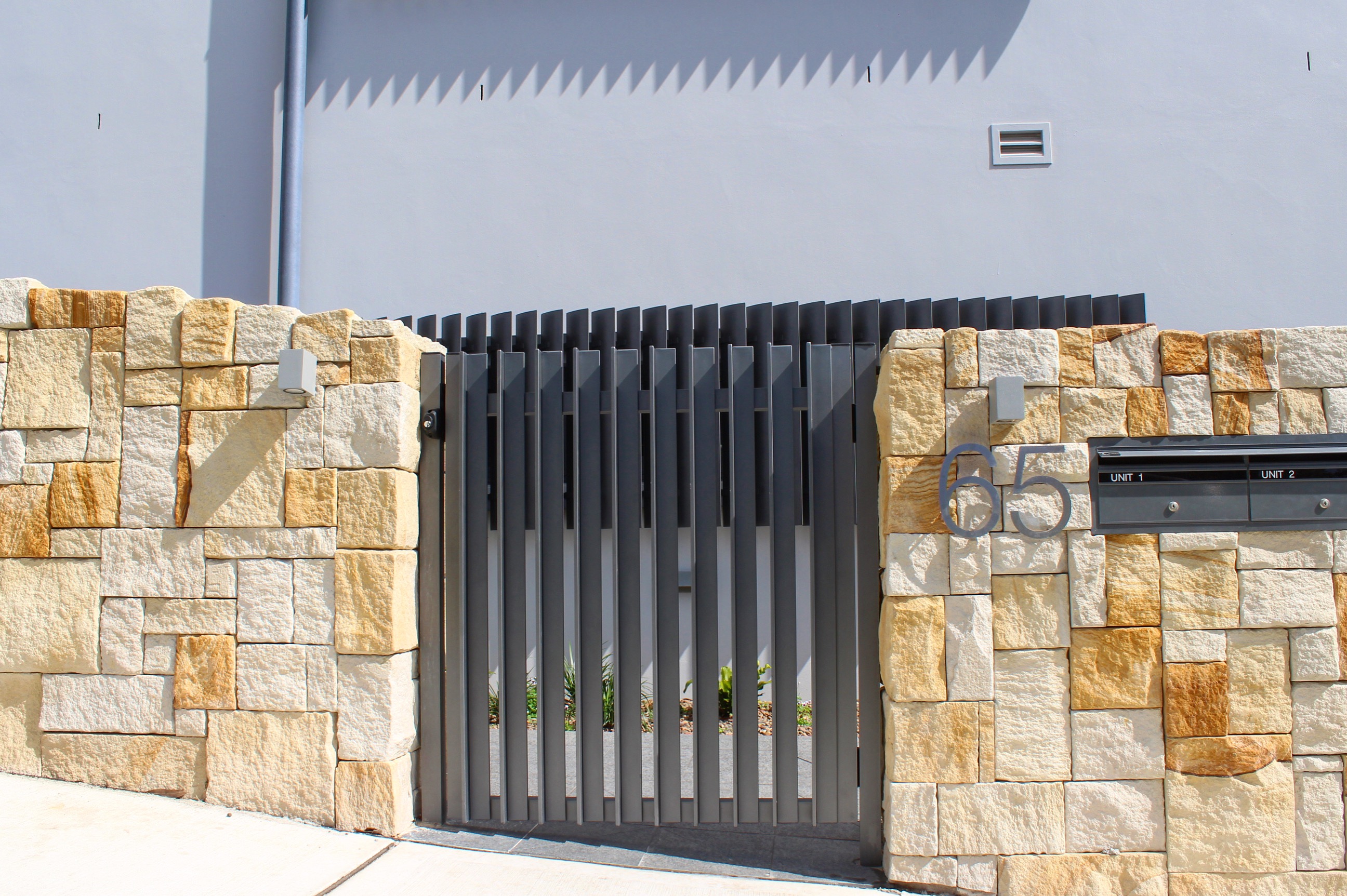 Colonial Banded sandstone cladding natural banding detail
