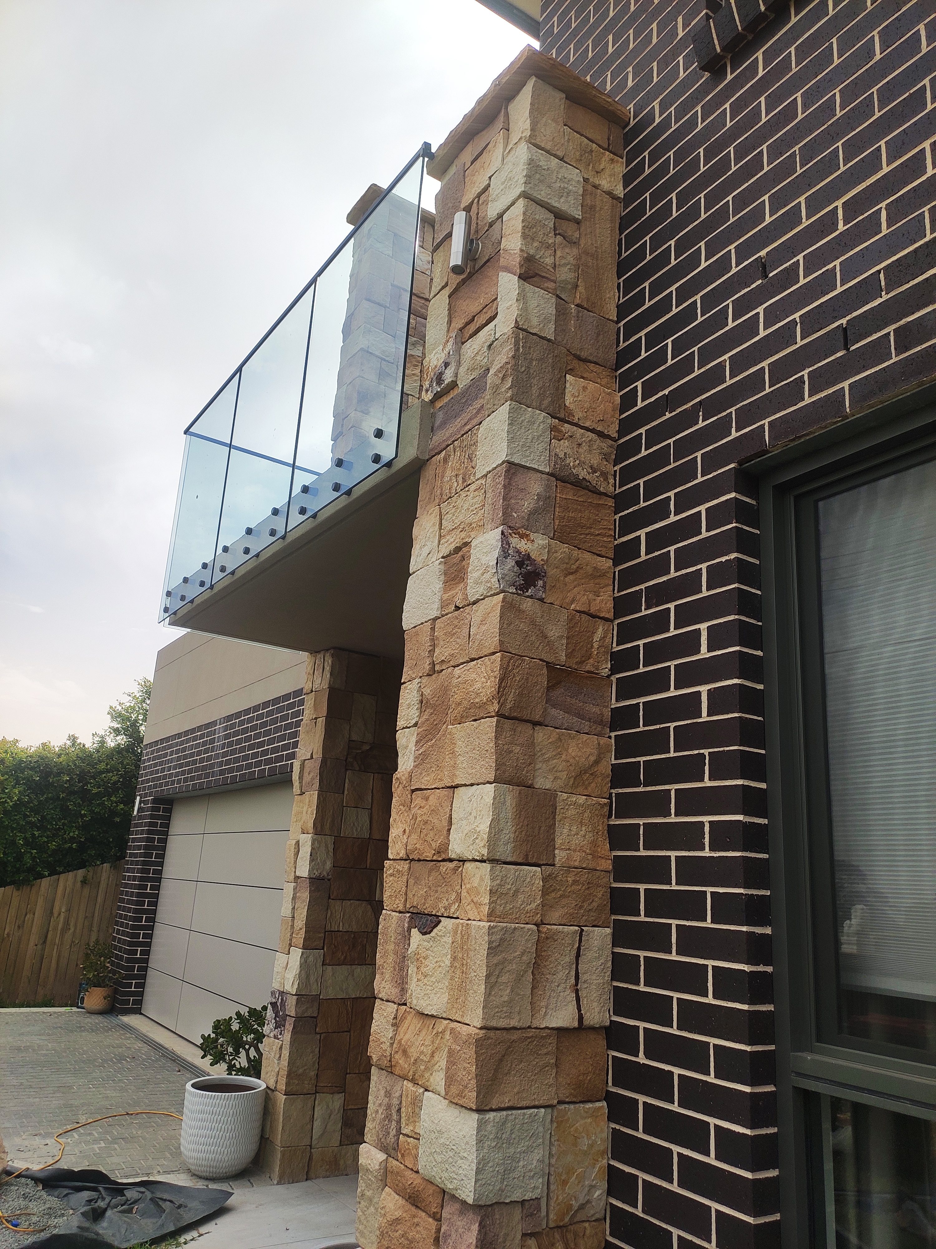 Colonial Ranch sandstone walling stone detail