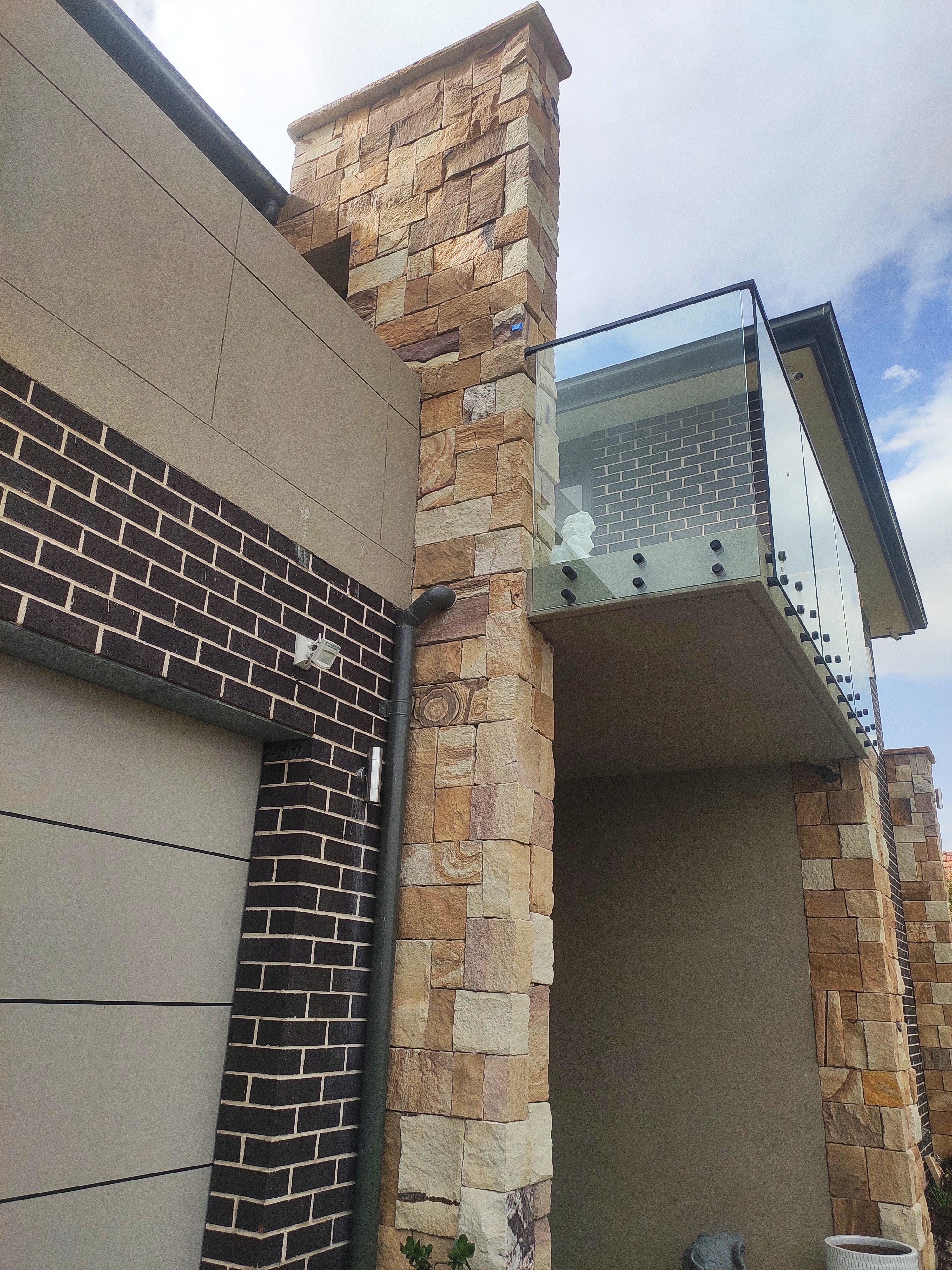 Colonial Ranch sandstone walling stone residential