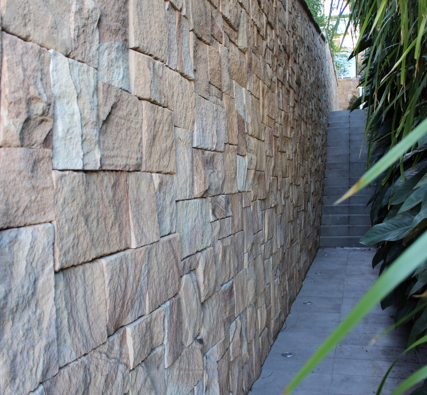 Colonial Ranch sandstone cladding wall installation