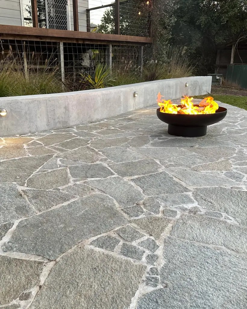 Kimba slate crazy paving detailed view