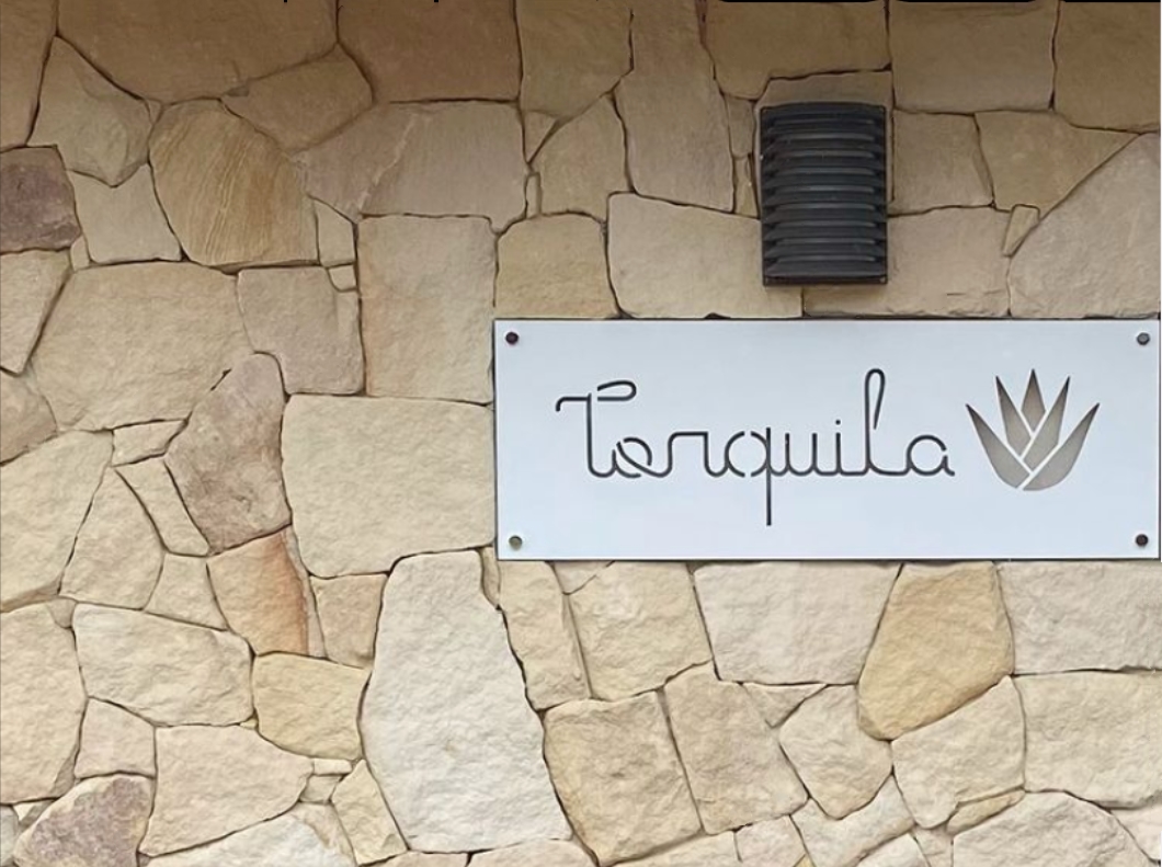 Banded irregular walling concrete project