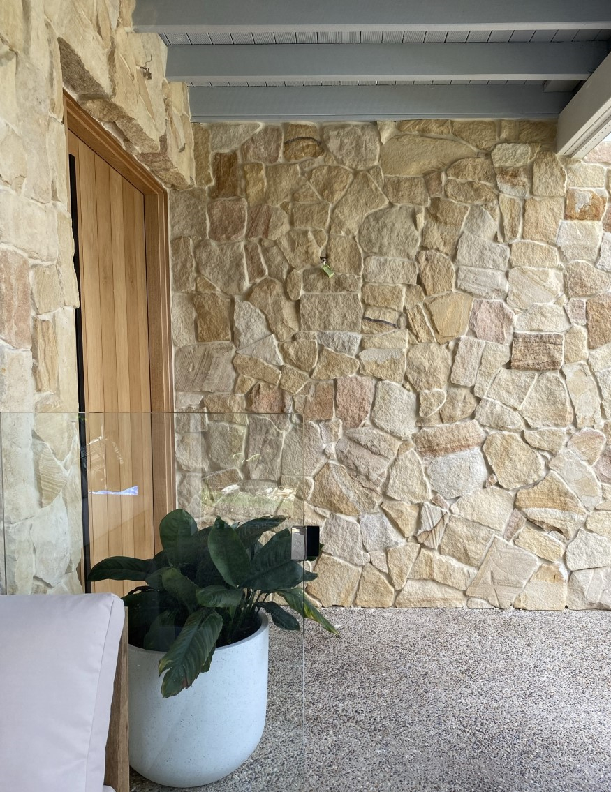 Irregular Banded stone cladding detail