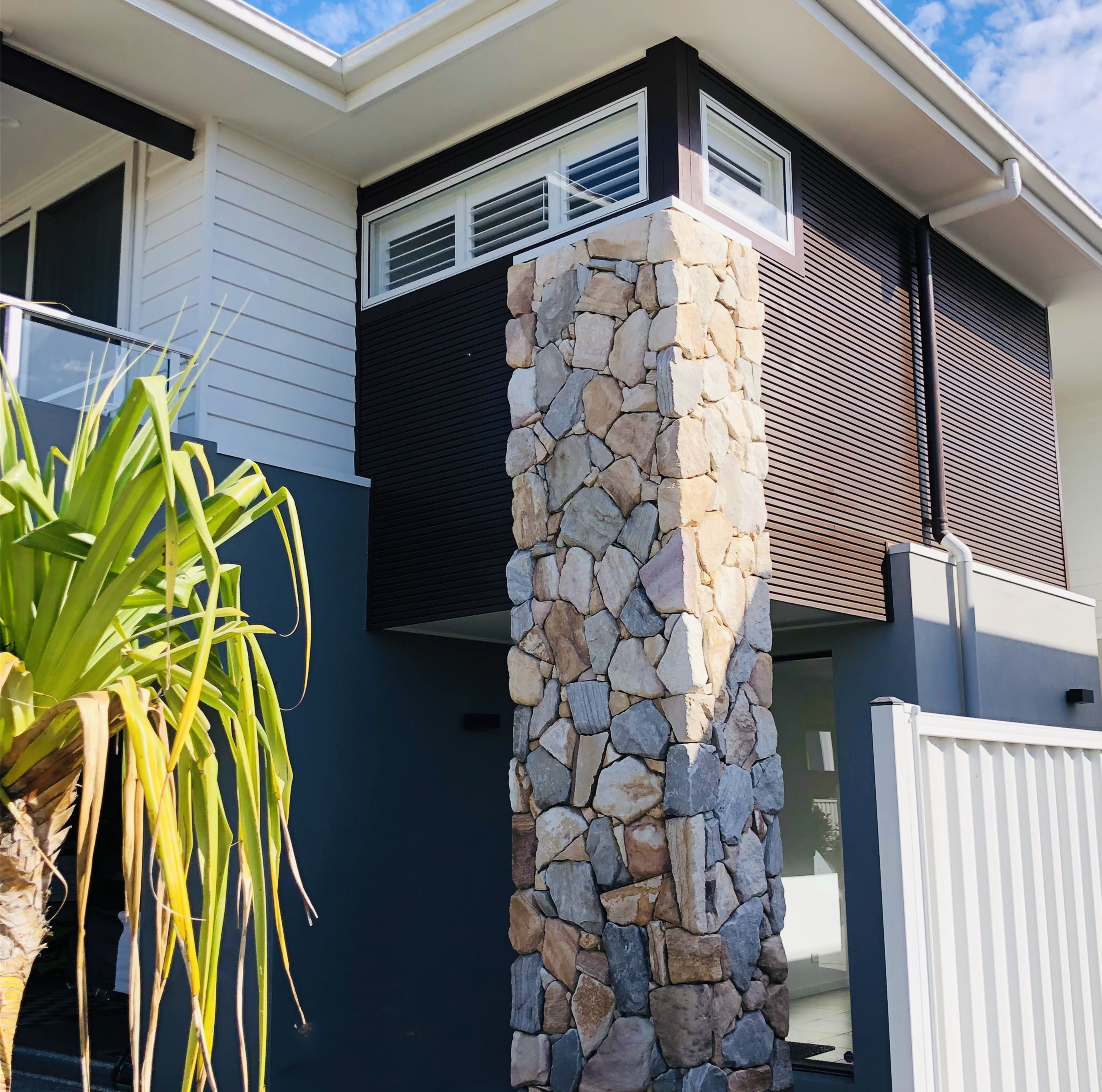 Berwick irregular sandstone cladding installed wall