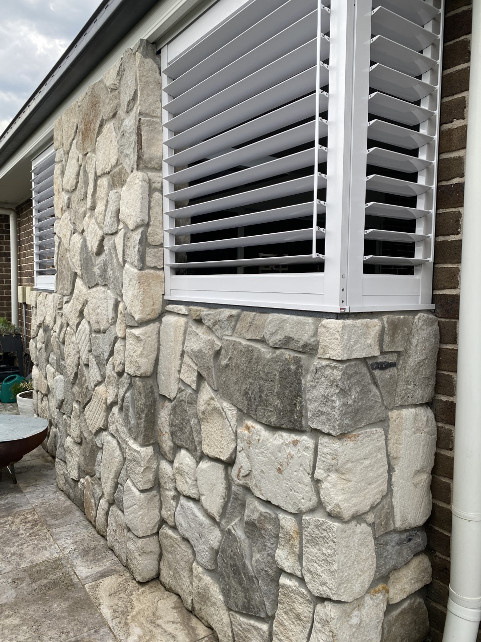 Bligh irregular walling stone close-up