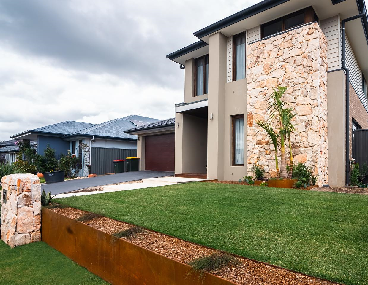 Irregular Burnie sandstone cladding feature wall Brisbane
