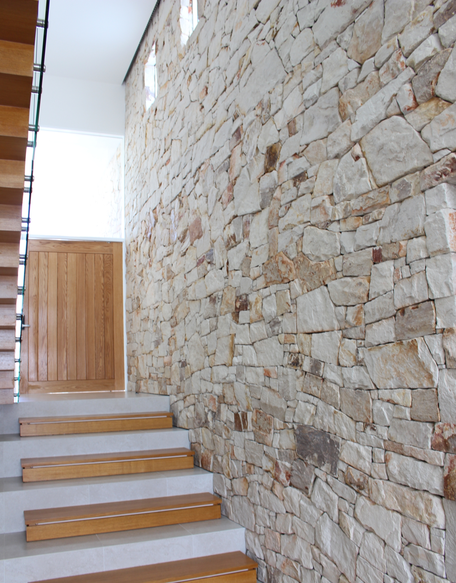 Irregular Burnie sandstone cladding outdoor wall Gold Coast