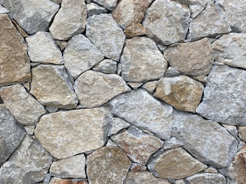 Burra irregular walling quartz stone detail