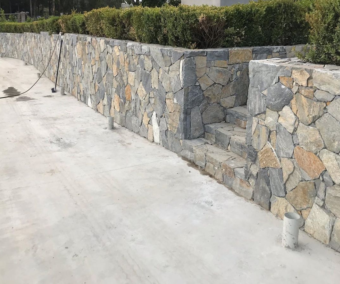 Eyre irregular walling stone exterior detail