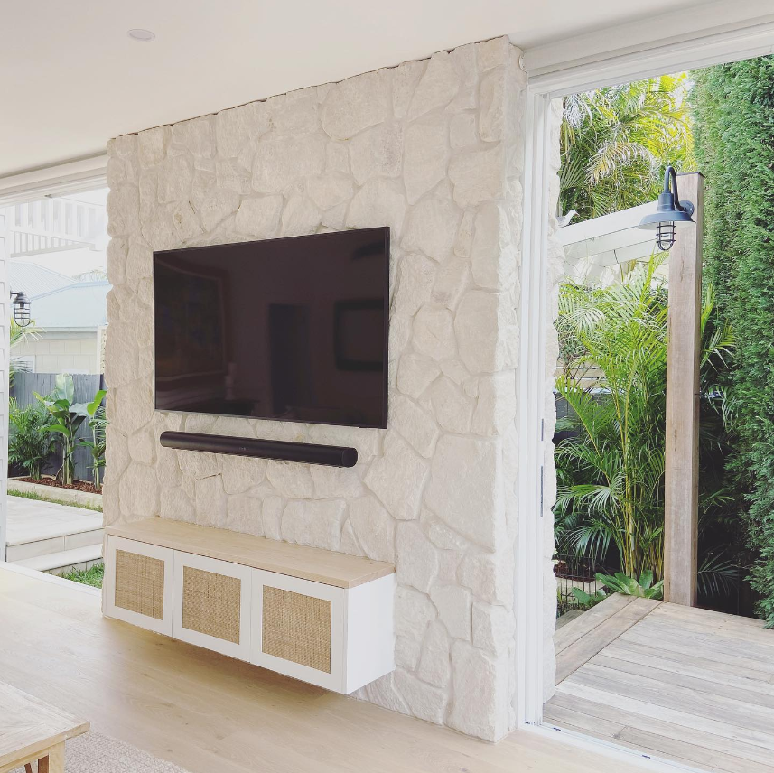 Foster irregular sandstone cladding beachside build