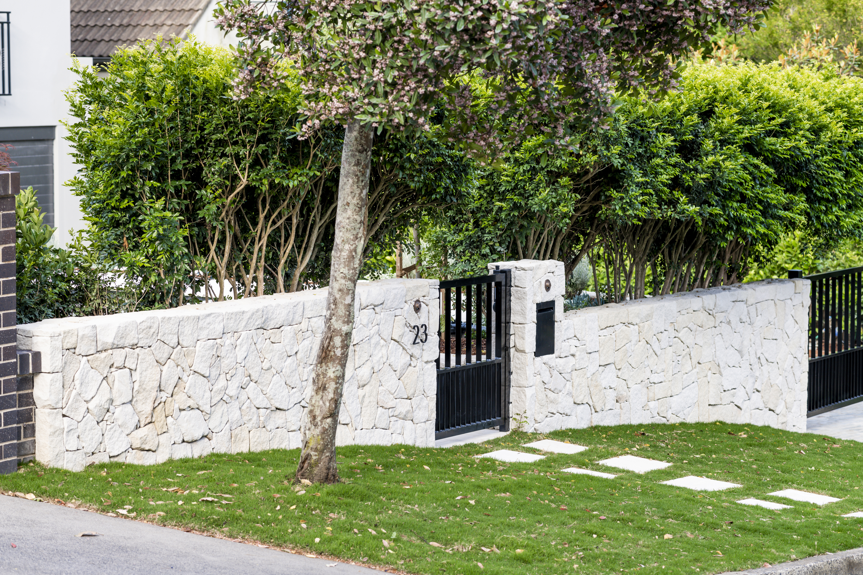 Foster irregular sandstone cladding Warrawee interior