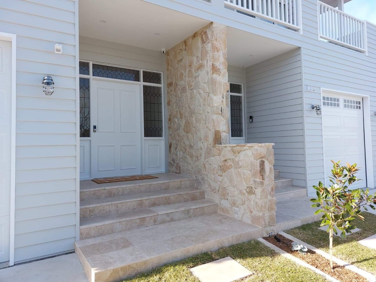 Irregular Loxton sandstone cladding residential entry Brisbane