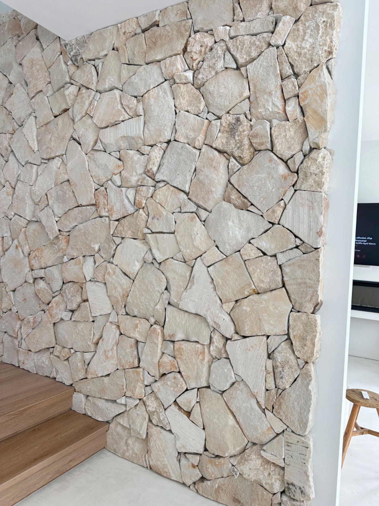 Irregular Ophir sandstone cladding residential project