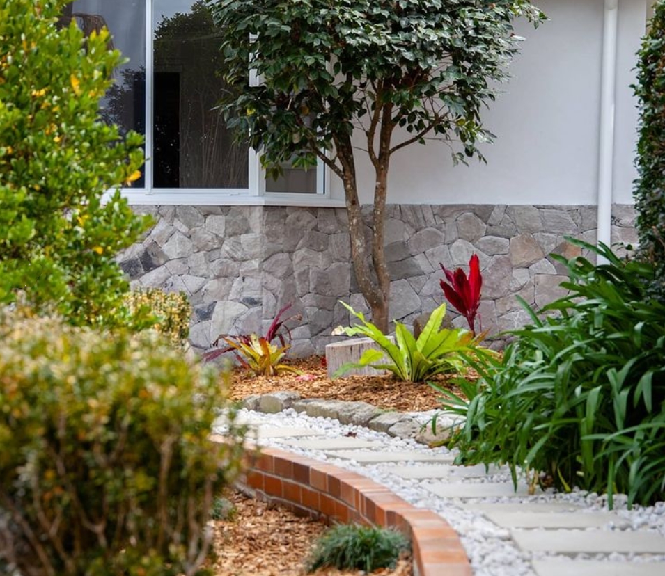 Irregular Orford Grey sandstone cladding cool tones Brisbane