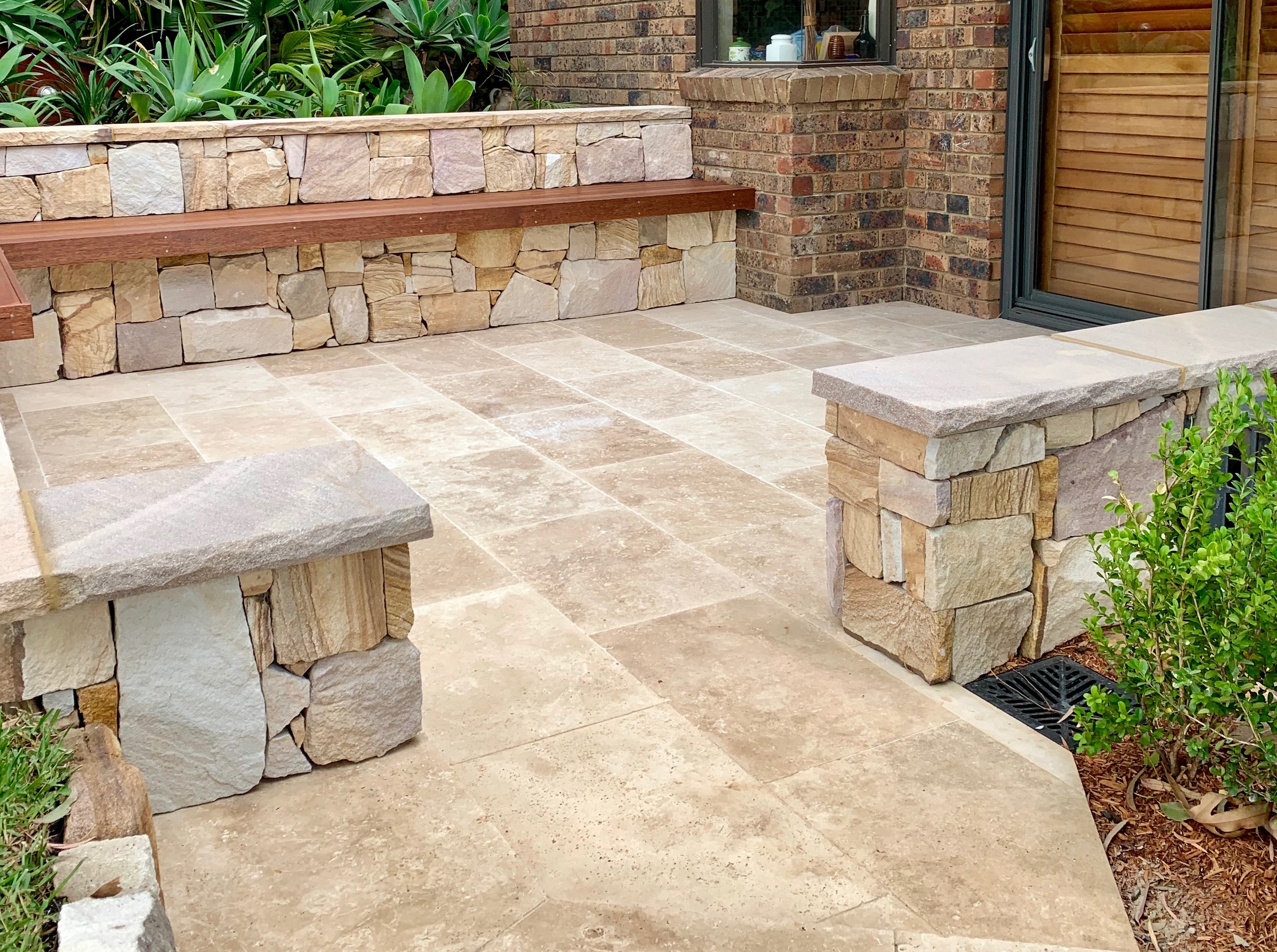 Irregular Ranch walling with travertine paver residential project