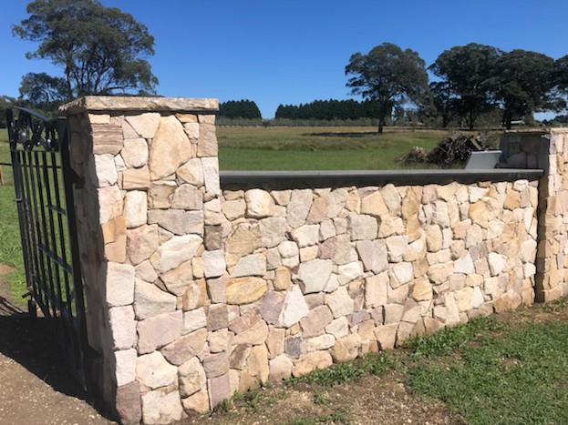 Ranch irregular walling exterior feature