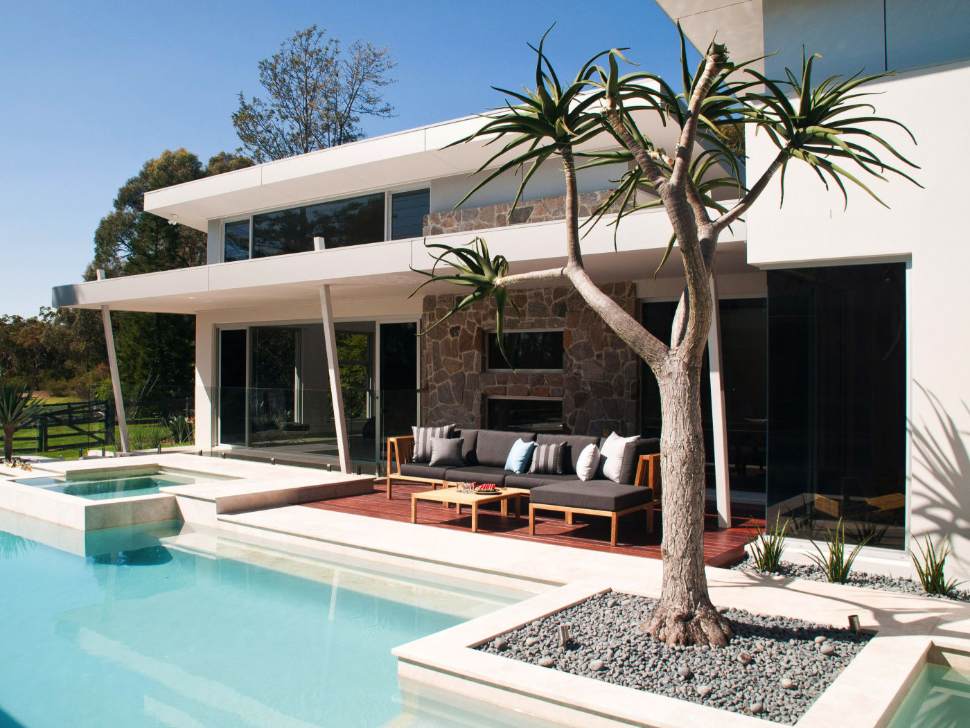 Irregular Tilpa granite cladding feature wall project
