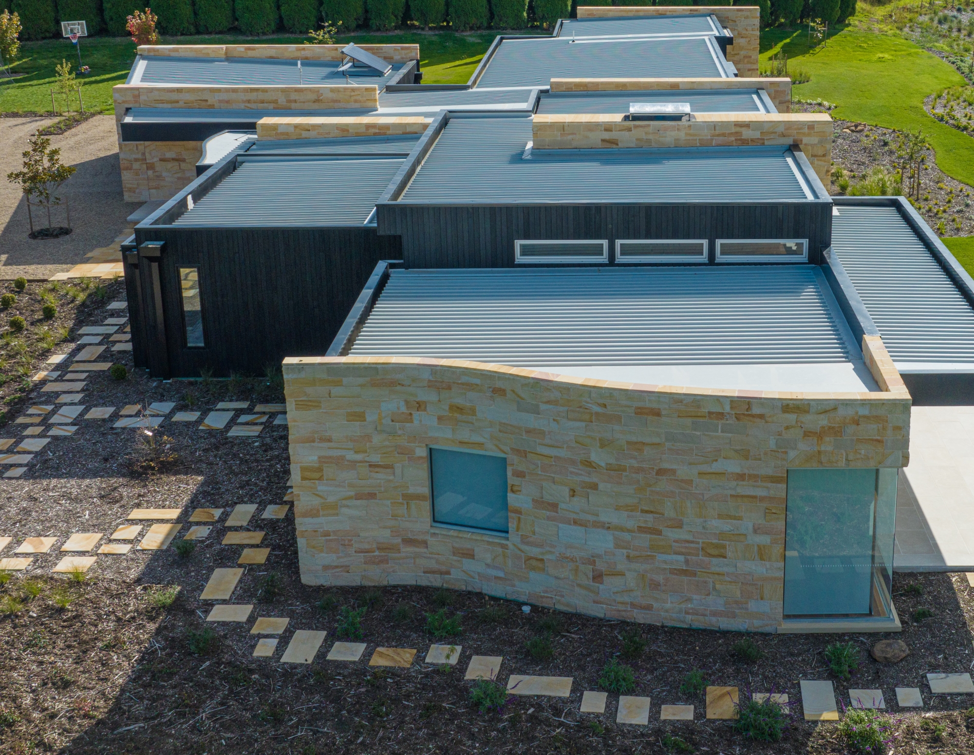 Kirra Banded sandstone cladding with stepping stone
