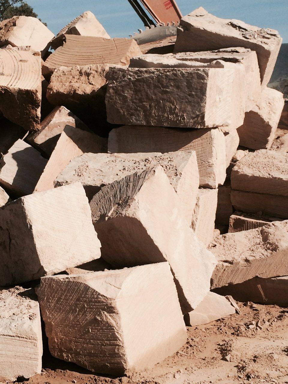 Tip-off delivery of B Grade sandstone retaining wall blocks for a South East Queensland retaining wall project