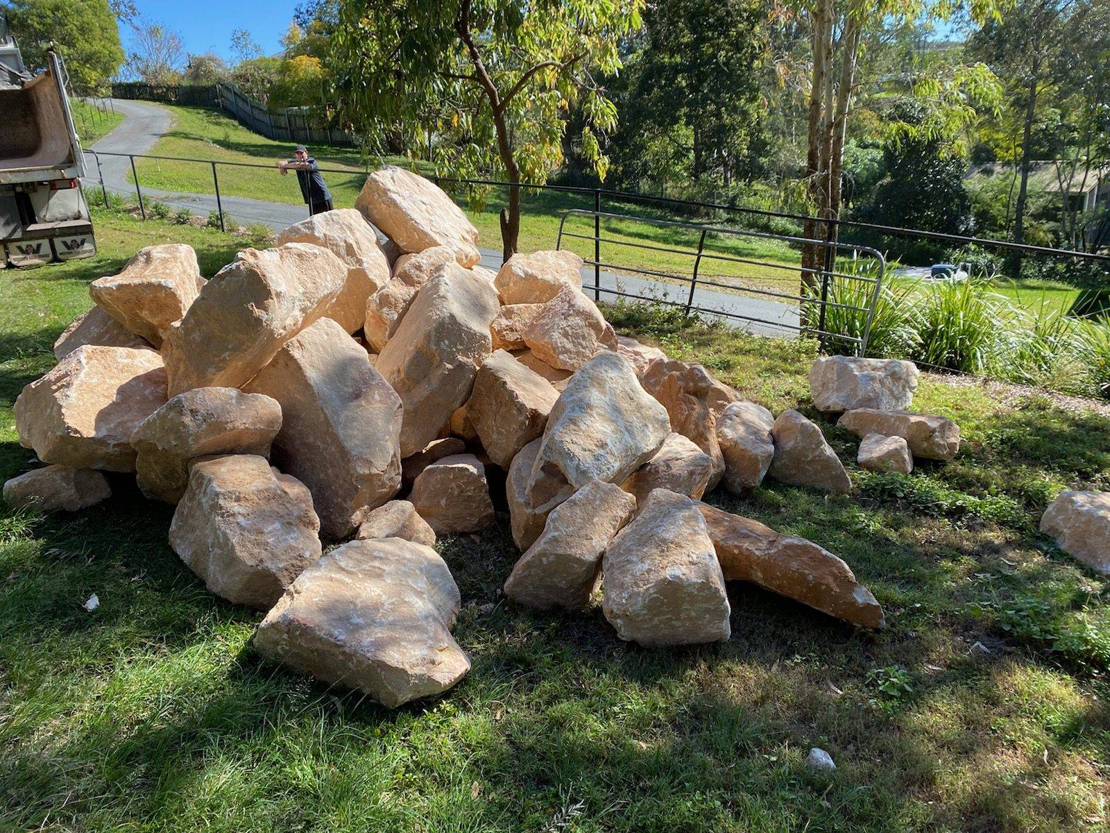 Hammered random boulders 400-500mm