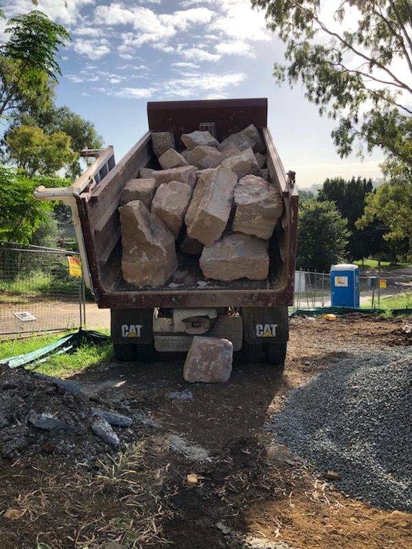 Yangan hammered random boulder tip off