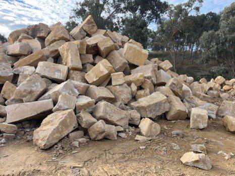 Hammered random boulder quarry